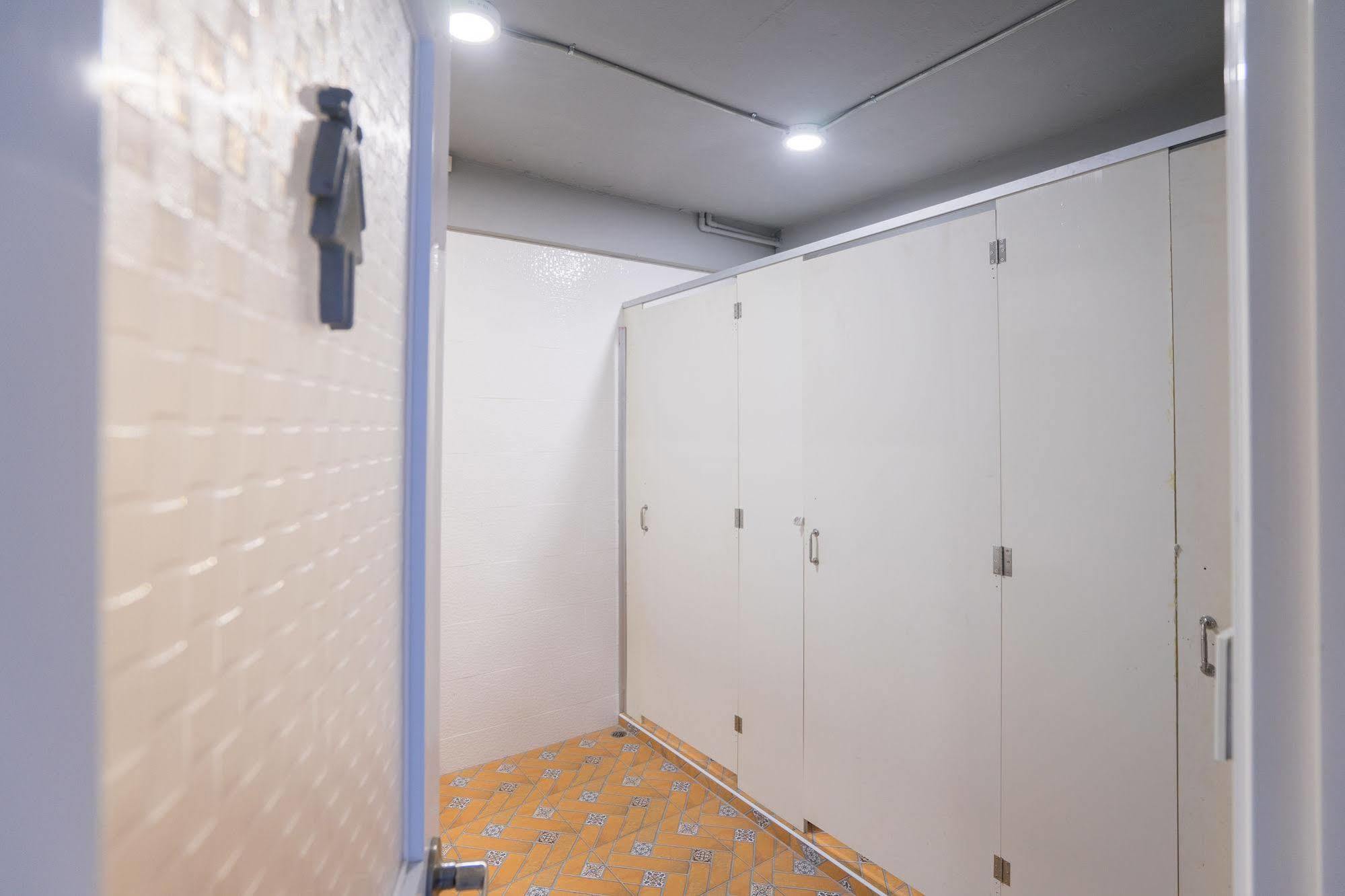 בנגקוק Oyo 437 Hostel Na Nara מראה חיצוני תמונה